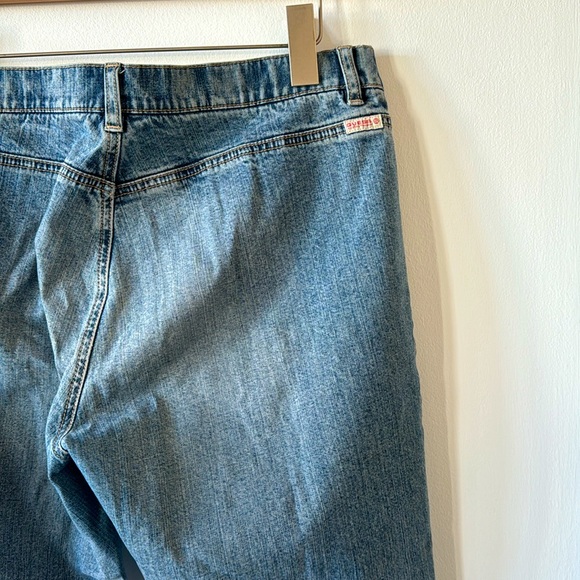 Guess Jeans! - Picture 3 of 5